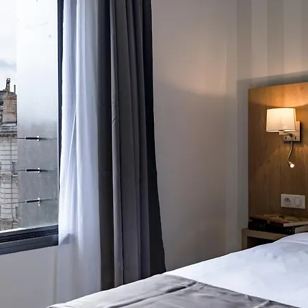 Le Pere Leon Hotel 3*