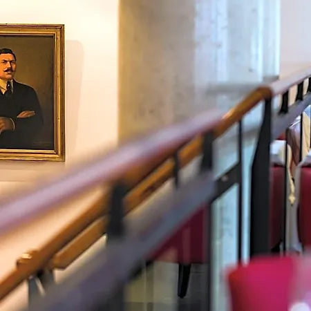Le Pere Leon Szálloda