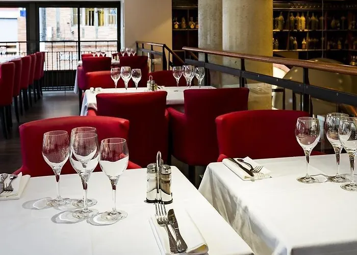 Le Pere Leon فندق 3*