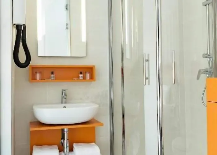 فندق Le Pere Leon تولوز