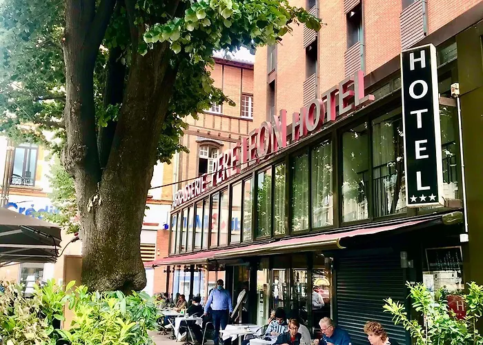 Le Père Léon Hotel 3*