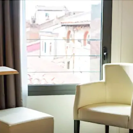 Le Pere Leon Hotel 3*